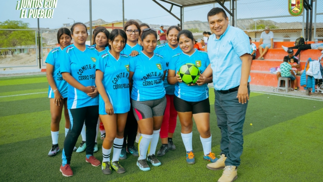 Foto Madres del vaso de leche participan de campeonato de fulbito