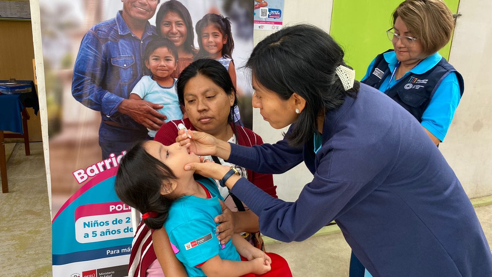 La poliomielitis, por su parte, es otra enfermedad infecciosa que puede causar parálisis. Ambas pueden prevenirse con la vacunación. Por ello, la DIRESA Piura recuerda que la inmunización es la mejor herramienta para proteger a los niños de estos virus. Las vacunas están disponibles de manera gratuita en todos los establecimientos de salud de la región.