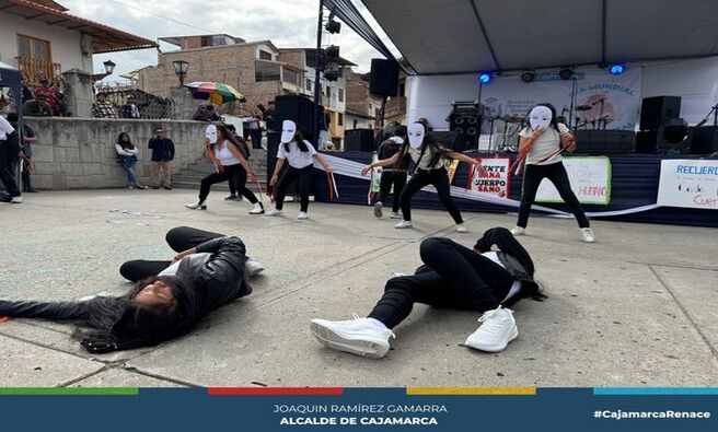 🙋🎸La Municipalidad Provincial de Cajamarca, a través de la Subgerencia de Salud, organizó el "Festival de la Salud Mental" en conmemoración del Día Mundial de la Salud Mental. El evento contó con la participación de bandas de rock de diversos colegios de Cajamarca, danzas típicas, poesía y declamación.
💫Con esta iniciativa, se buscó resaltar la importancia del cuidado de la salud mental y el bienestar de la población en la ciudad. La actual gestión municipal, reafirma su compromiso en promover el adecuado cuidado de la salud mental como parte de su agenda de trabajo, reconociendo su relevancia para el desarrollo integral de la comunidad.
💛¡Con Joaquín Ramírez, Cajamarca Renace!