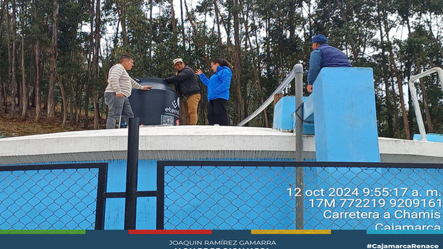 🏗️ La Municipalidad Provincial de Cajamarca continúa con los trabajos de pavimentación de la Av. Universitaria, conocida como “Carretera los Patos”, alcanzando un progreso del 22% en los trabajos. Actualmente, se han vaciado con concreto las zapatas del puente y se ha completado gran parte de los movimientos de tierra y la colocación de over en la vía.
🔍 Además, se han realizado ensayos de densidad de campo para asegurar la compactación adecuada de la subrasante, siguiendo el expediente técnico. Estos trabajos, que se llevan a cabo sin inconvenientes, contribuirán a mejorar la transitabilidad, reducir problemas de salud relacionados con el polvo y descongestionar el tránsito al conectar la Av. Atahualpa con la vía de evitamiento sur, beneficiando a toda la comunidad cajamarquina.
🌟 ¡Con Joaquin Ramirez, Cajamarca Renace!