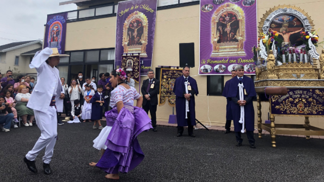 Comunidad peruana en el exterior rinde homenaje al Señor de los Milagros 