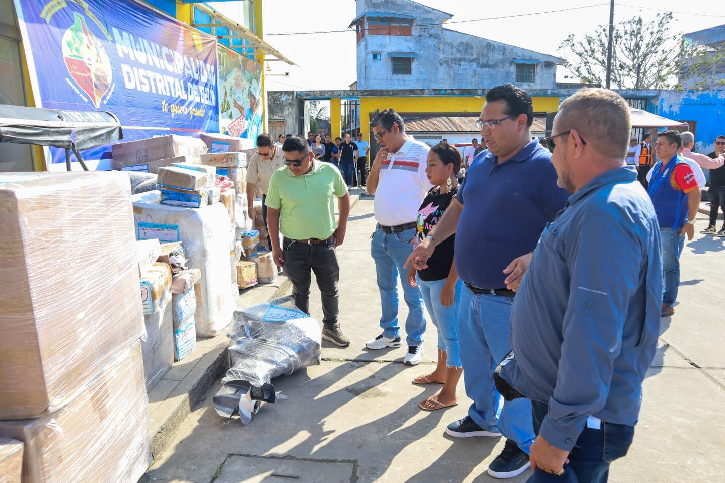 El alcalde Cesar Vidaurre Floridas llev贸 a cabo la supervisi贸n de una significativa entrega de bienes realizada por la SUNAT.