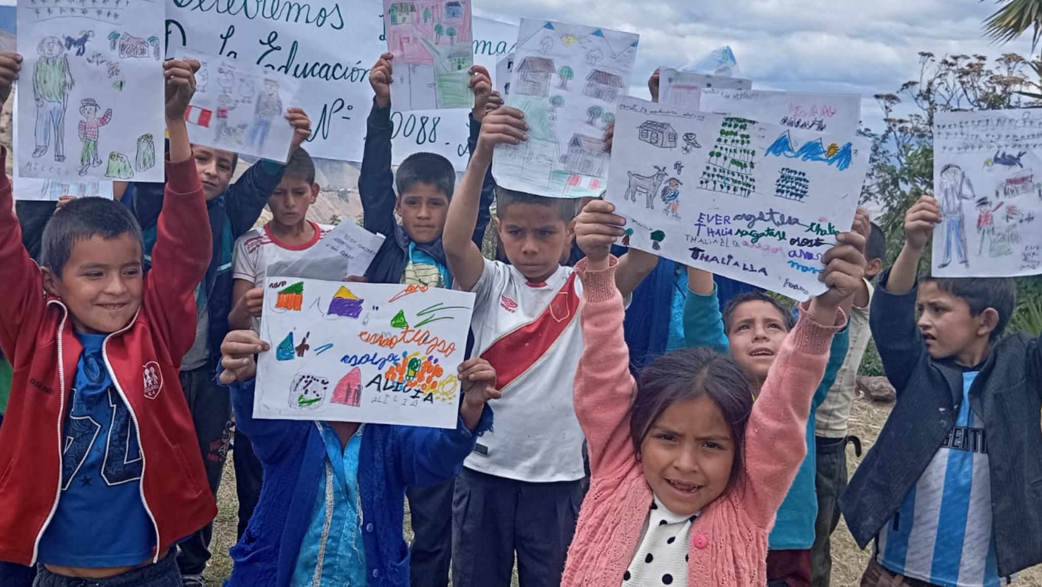 Del 14 al 18 de octubre, la UGEL Morropón celebró la Semana de la Educación Rural, una iniciativa que buscó resaltar la importancia de la educación en zonas rurales, así como promover el compromiso de toda la comunidad educativa con el desarrollo de los estudiantes en estas áreas.