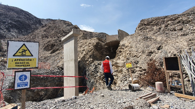 Ica.- La Contraloría General de la República detectó que el Proyecto Especial Tambo Ccaracocha (PETACC), perteneciente al Gobierno Regional de Ica, firmó un contrato para la segunda etapa del proyecto de afianzamiento hídrico de la cuenca de los ríos Grande y Santa Cruz, en la provincia de Palpa, por un valor de S/ 147,892,994. Sin embargo, el consorcio adjudicado no presentó la garantía de fiel cumplimiento ni cumplió con todos los requisitos establecidos en las bases del concurso público.