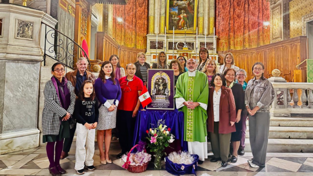 Embajada del Perú en Grecia participa en celebración en honor al Señor de los Milagros en Atenas