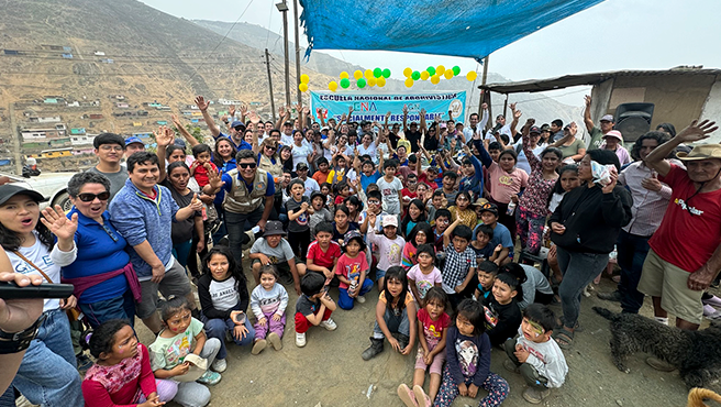 ENA brinda apoyo solidario a más de 100 familias de Villa María del Triunfo