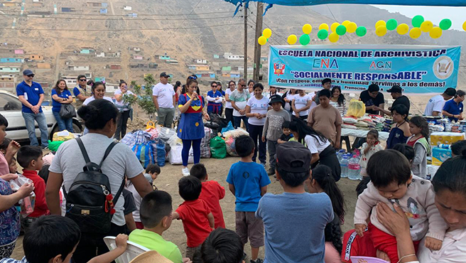 ENA brinda apoyo solidario a más de 100 familias de Villa María del Triunfo