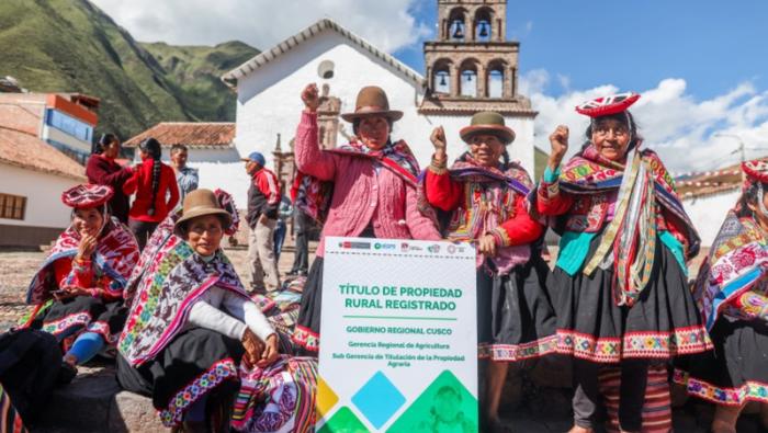 Gobierno entregó más de 74 mil títulos de propiedad rural gratuitos a productores agrarios de 10 regiones