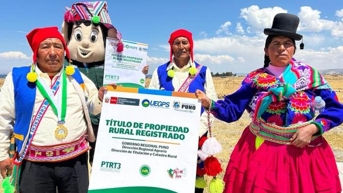 Gobierno entregó más de 74 mil títulos de propiedad rural gratuitos a productores agrarios de 10 regiones