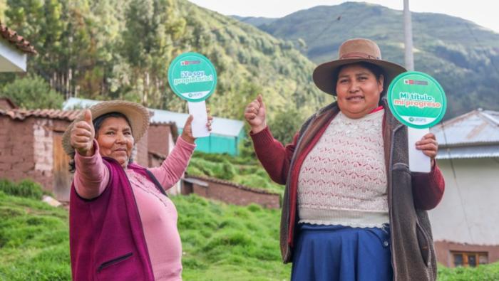 Gobierno entregó más de 74 mil títulos de propiedad rural gratuitos a productores agrarios de 10 regiones