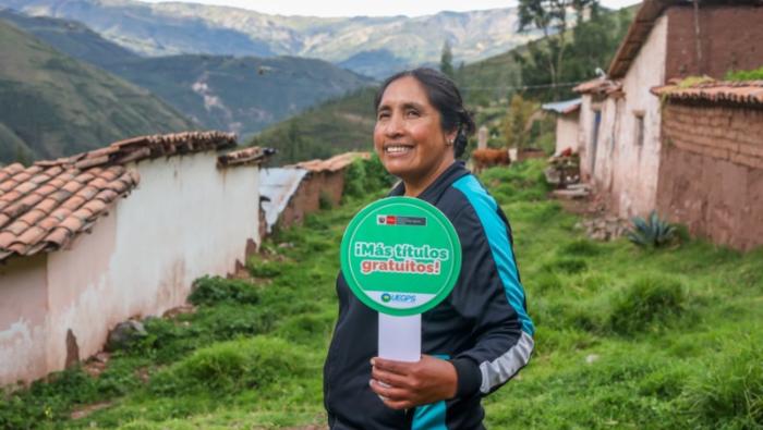 Gobierno entregó más de 74 mil títulos de propiedad rural gratuitos a productores agrarios de 10 regiones