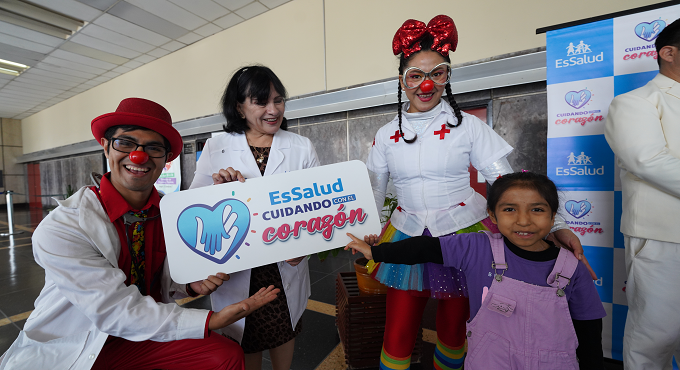 Proeza médica en EsSalud: reconstrucción de esófago permite que niña de 9 años coma por primera vez
