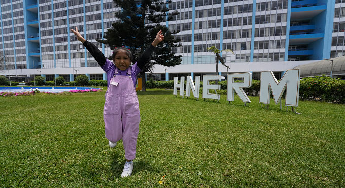 Proeza médica en EsSalud: reconstrucción de esófago permite que niña de 9 años coma por primera vez