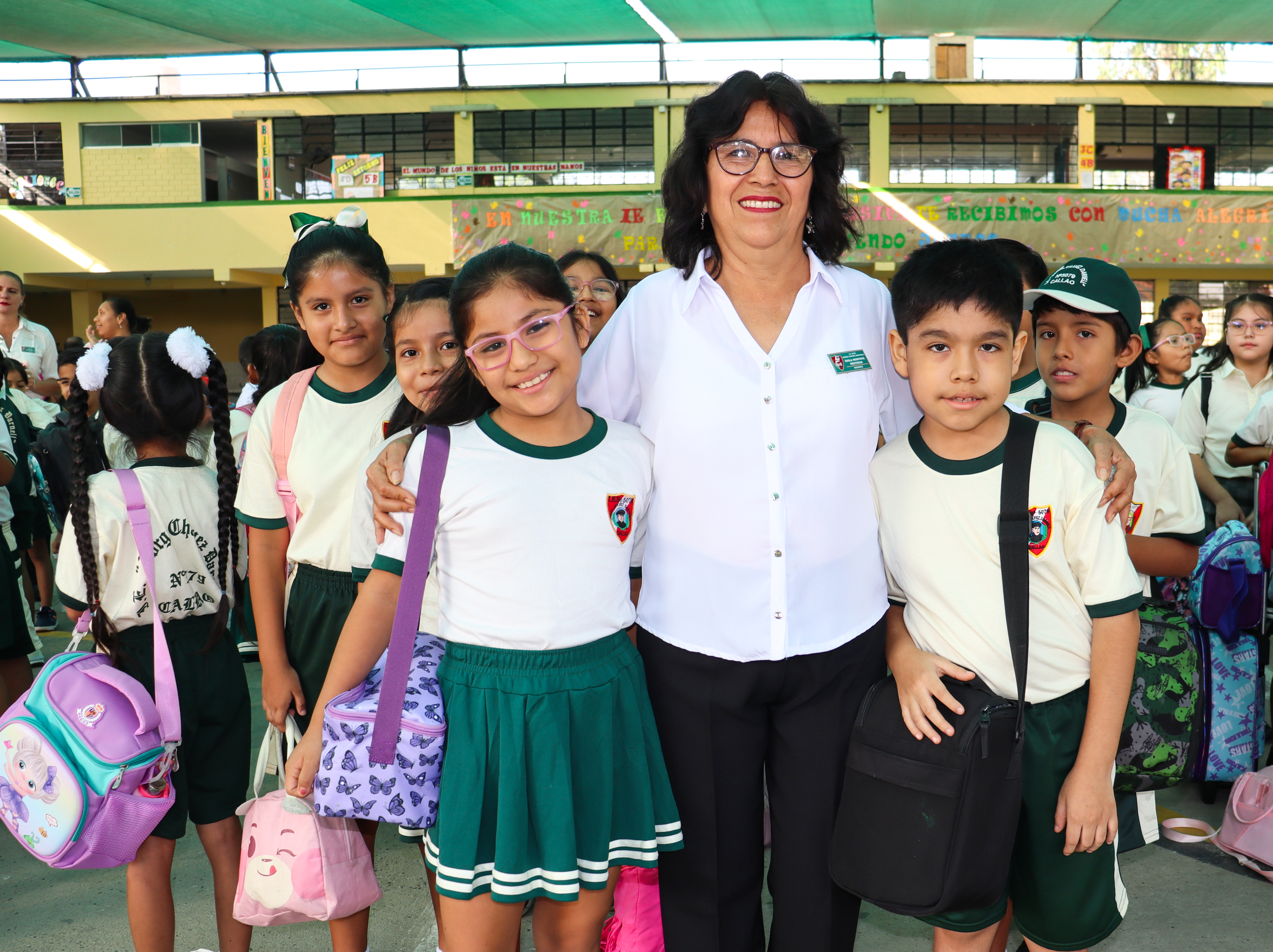 Fotos profesora y alumnos