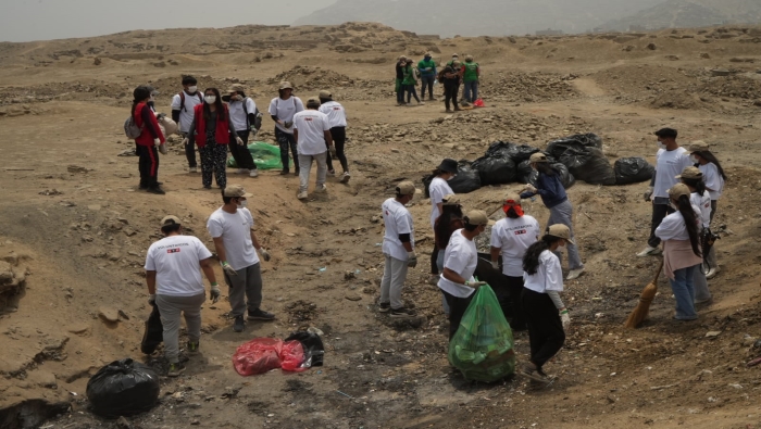 Más de 220 bolsas de residuos sólidos se retiraron de dos puntos críticos de la Zona Arqueológica Cajamarquilla en Lurigancho-Chosica