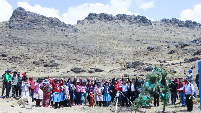 DRA Ayacucho coloca primera piedra para la construcción de una qocha en Ccacce - Huamanga 