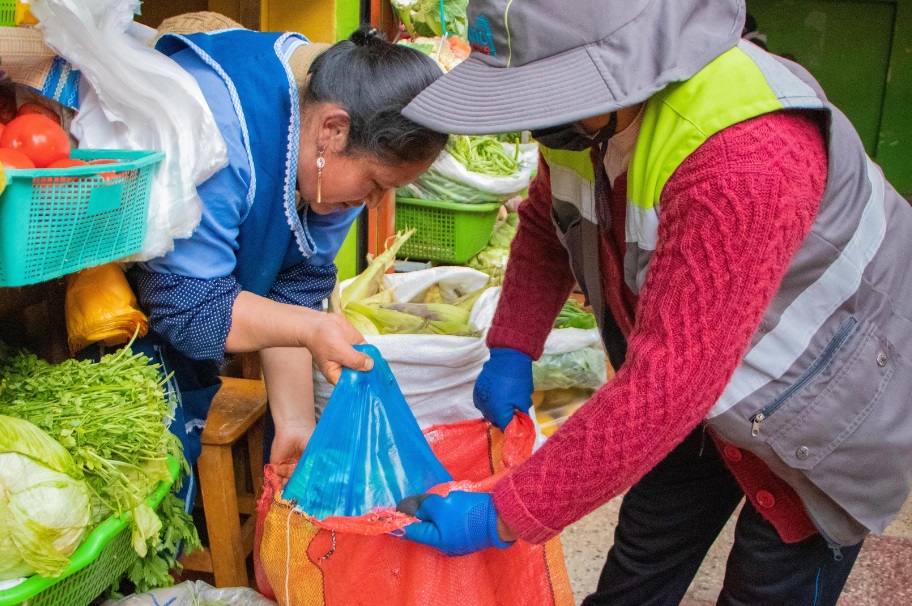 Municipalidad de Puno recolecta diariamente más de dos toneladas de residuos orgánicos en los mercados de la ciudad