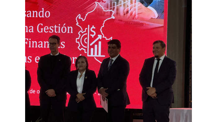 Alcaldesa participa del lanzamiento de "Programa de Cooperaci贸n Suiza".
