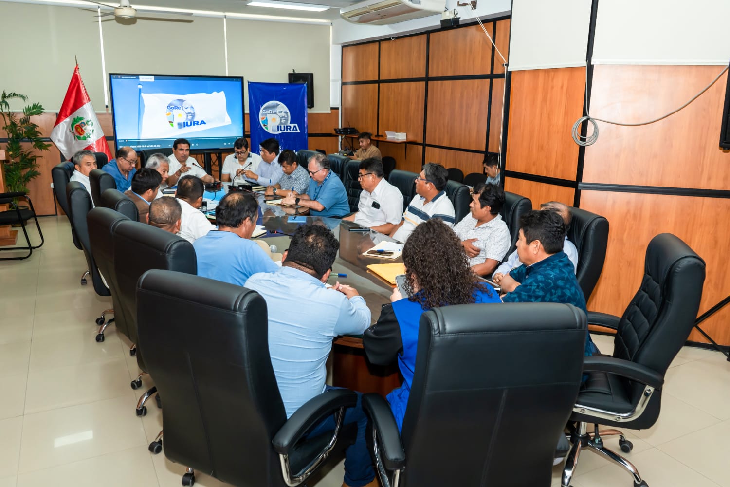 Gobernador Luis Neyra y pescadores trabajan juntos en la búsqueda de soluciones a los problemas de la pesca artesanal