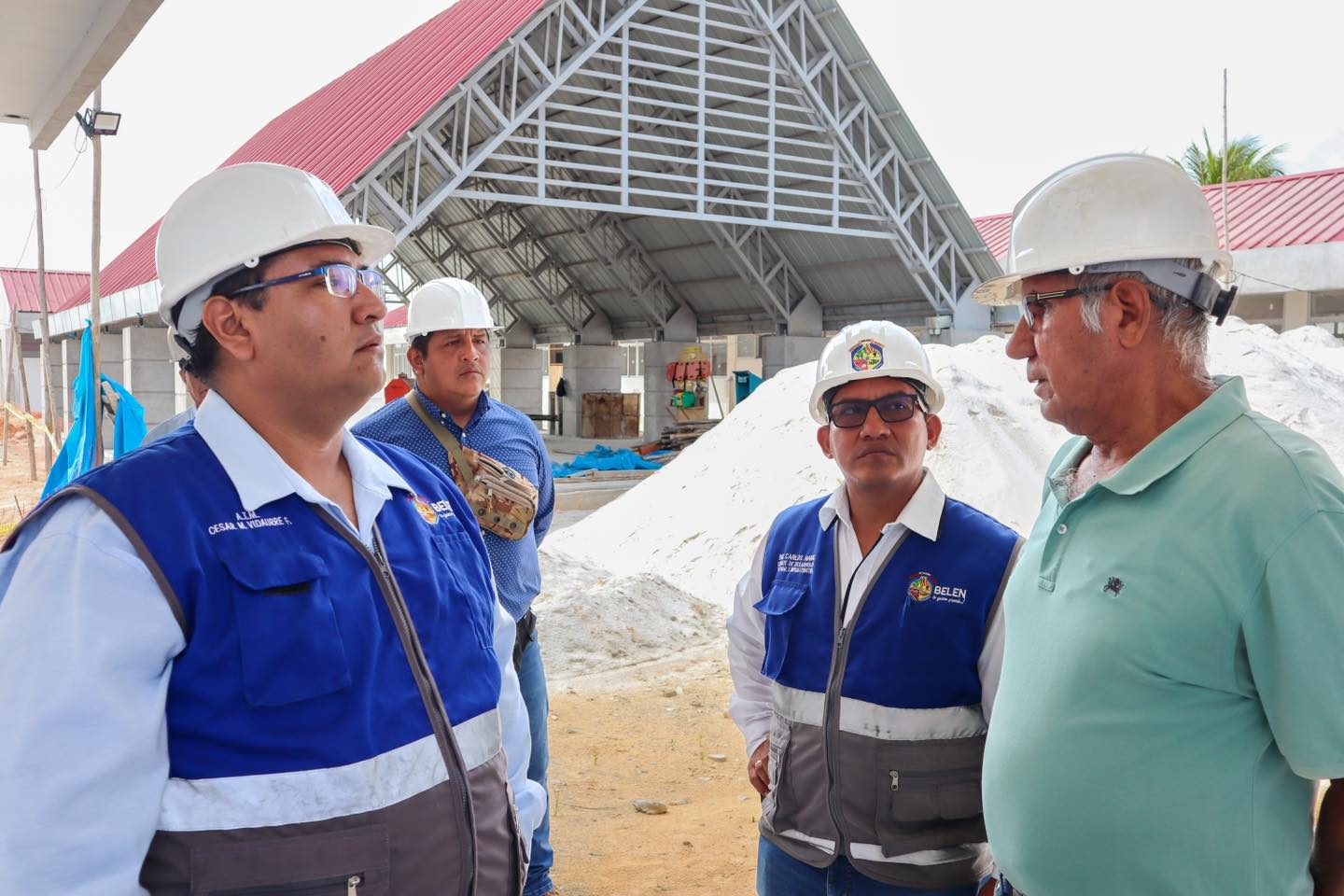 Alcalde Cesar Vidaurre supervisa construcciΓ³n de I.E Lily Vasquez Ribeiro