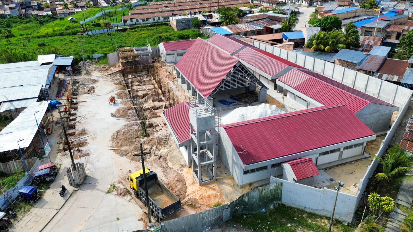 Alcalde Cesar Vidaurre supervisa construcciΓ³n de I.E Lily Vasquez Ribeiro