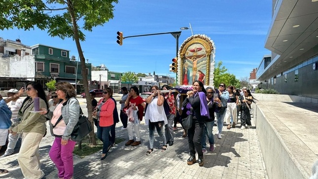 La comunidad peruana en Uruguay celebró el Día del Señor de los Milagros