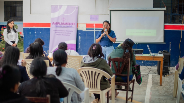 La organización AmpliaMente brinda talleres gratuitos en diversos colegios. (1)