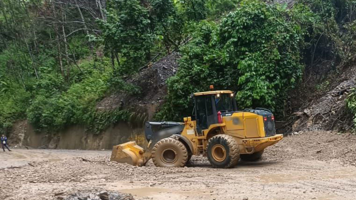 Foto de maquinaria pesada en plena labor