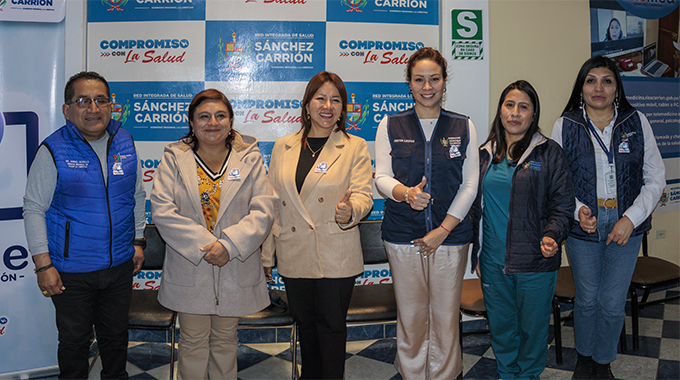 Imagen de la presentacion de telemed con representantes locales y regionales.