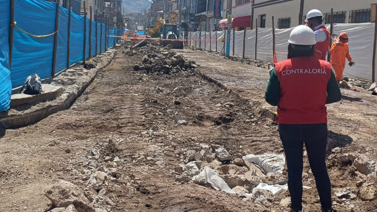 Contraloría advierte riesgos en obra vial y peatonal del distrito de Huancavelica