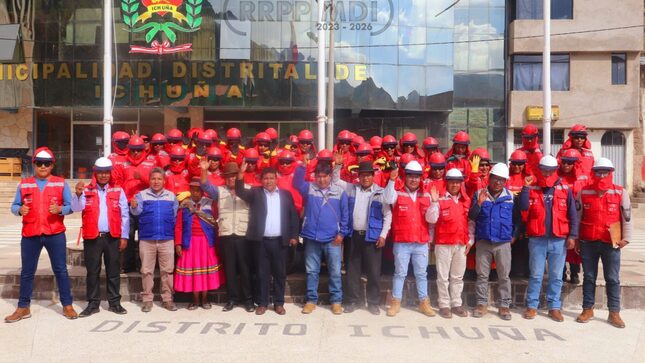 Municipalidad Distrital de Ichuña Trabajando con LLAMKASUN PERU