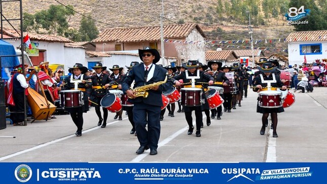 Nuevos uniformes para la Banda de la I.E. Tupac Amaru II