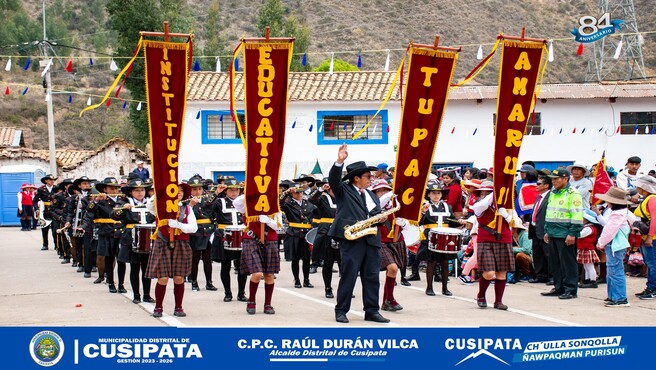 Desfile Cívico  escolar celebra el 84º aniversario del distrito de Cusipata