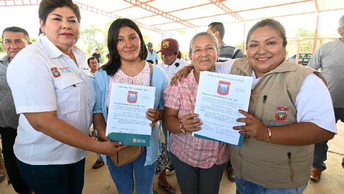 Entregan títulos de propiedad