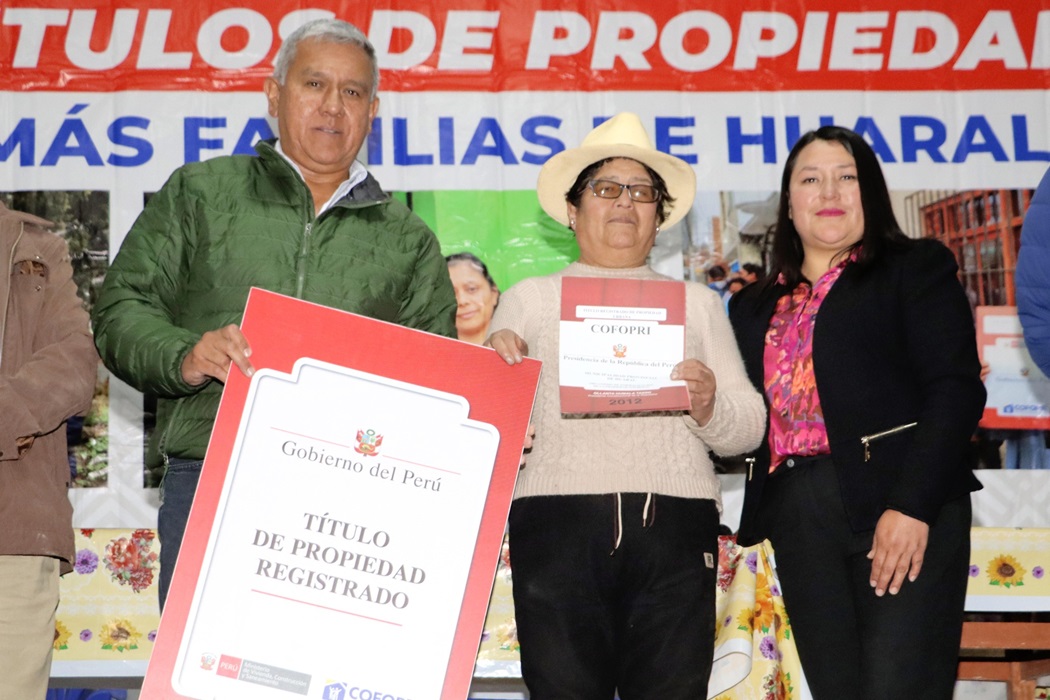 entregan títulos de propiedad en Vichaycocha 
