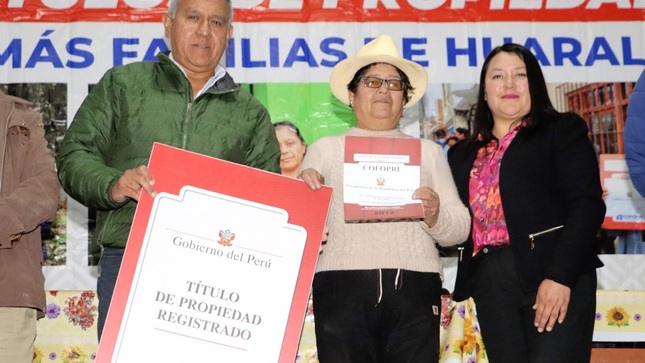 entregan títulos de propiedad en Vichaycocha 