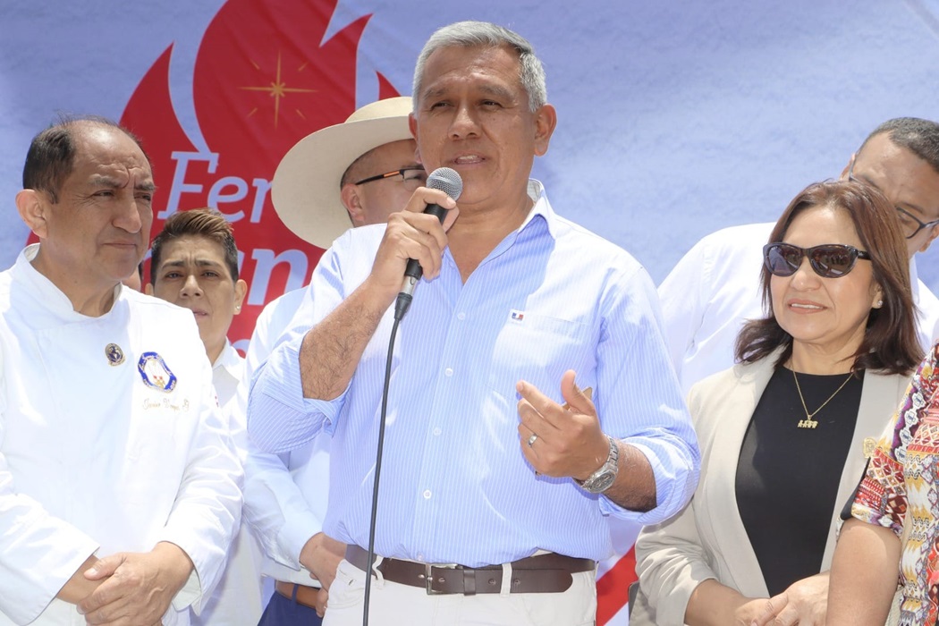 Alcalde Provincial participa en la inauguración de la Feria del Chancho al Palo en Huaral