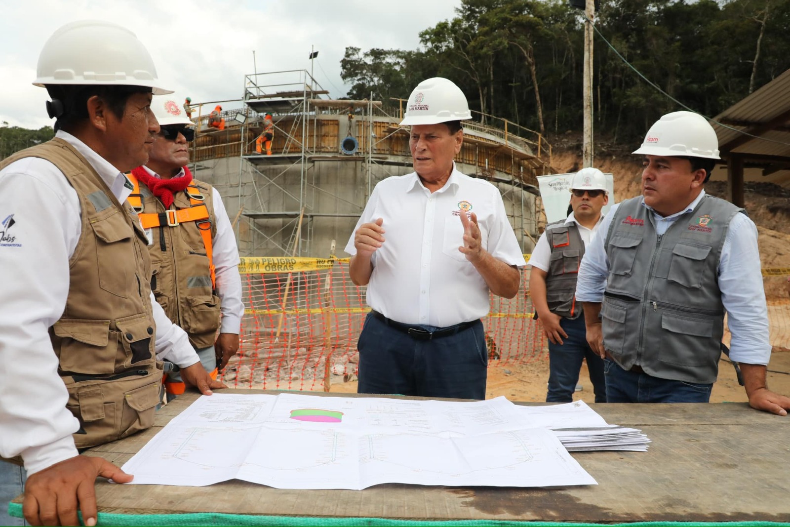 Walter Grundel supervisa dos obras en el Alto Mayo