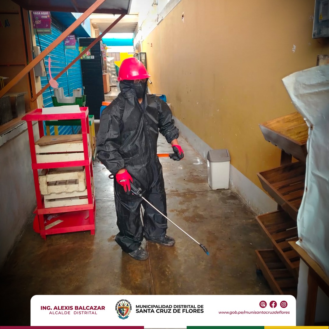 La Municipalidad de Santa Cruz de Flores realiza jornada de fumigación y limpieza en el Mercado Municipal