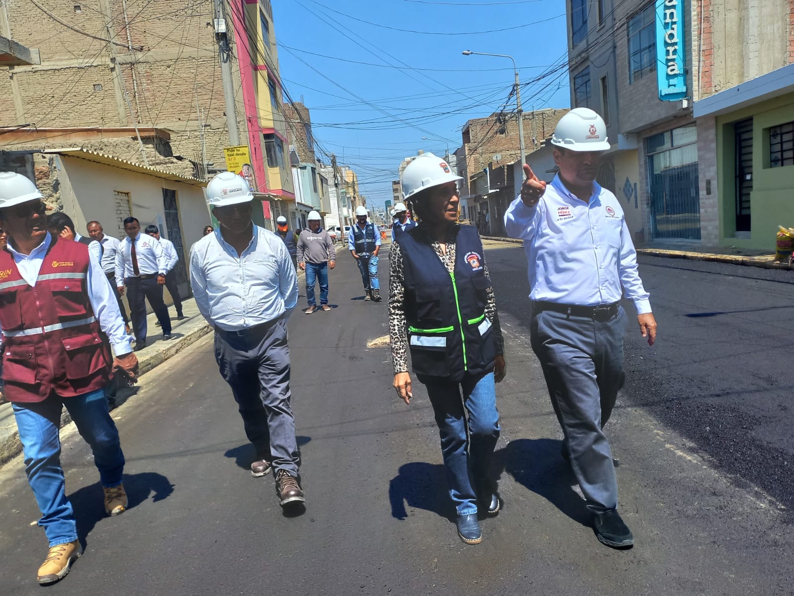 mÁQUINA ESPARCIDORA DE ASFALTO