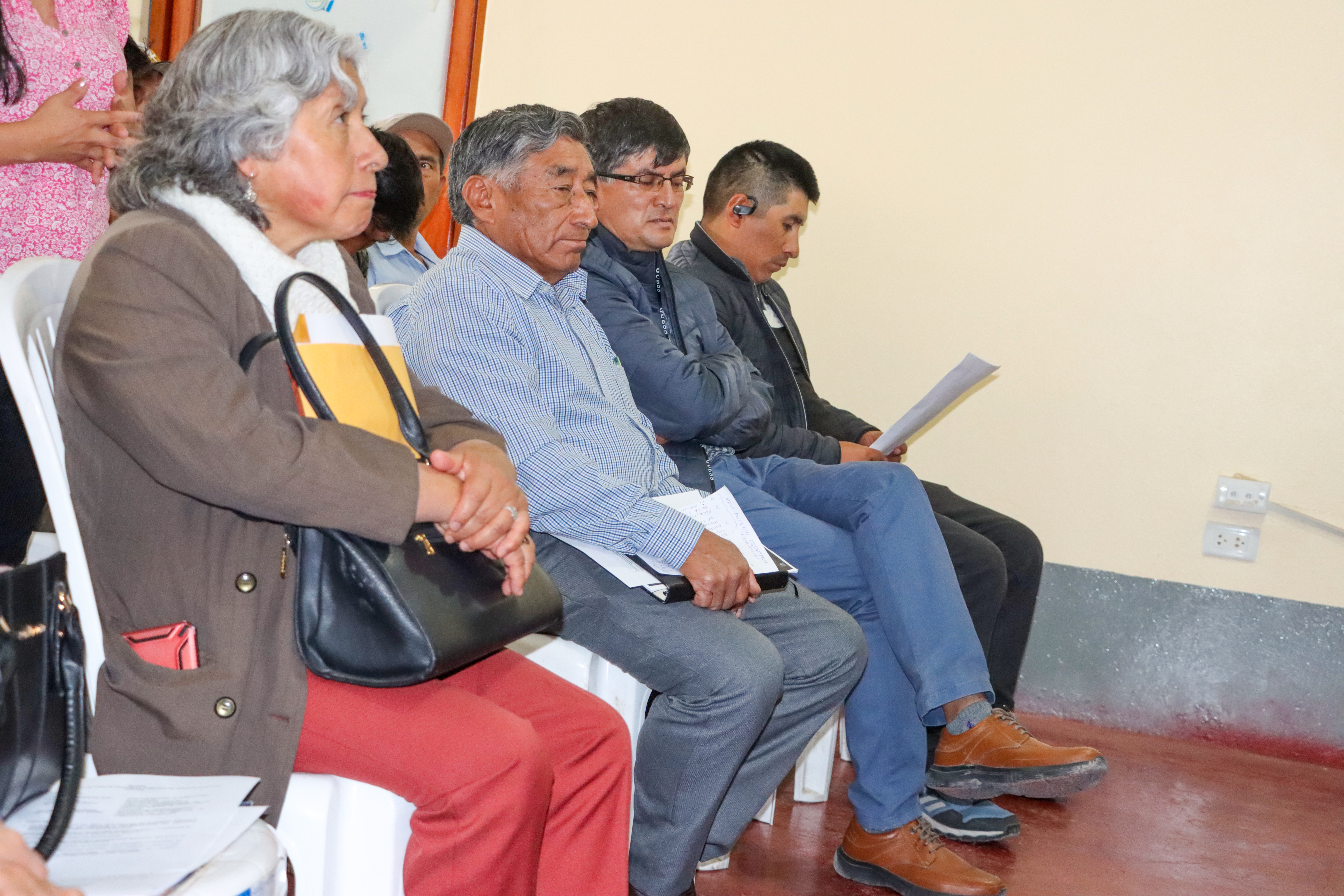 DRA Ayacucho sostuvo reunión para atender las necesidades de los productores alpaqueros