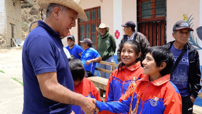 Huascoy recibe por primera vez la visita de un alcalde provincial 