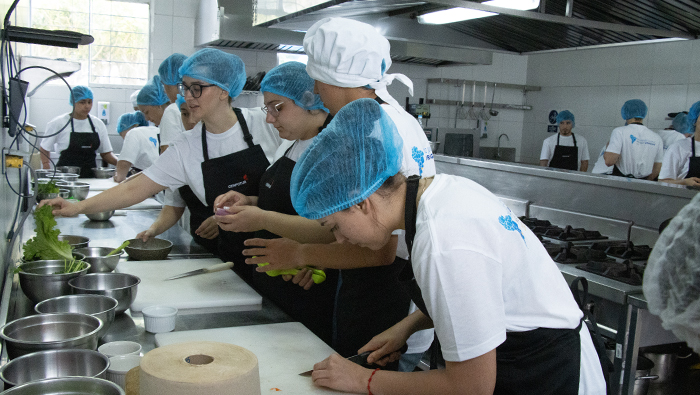 Delegación de estudiantes uruguayos llegan a CENFOTUR para participar de experiencia gastronómica