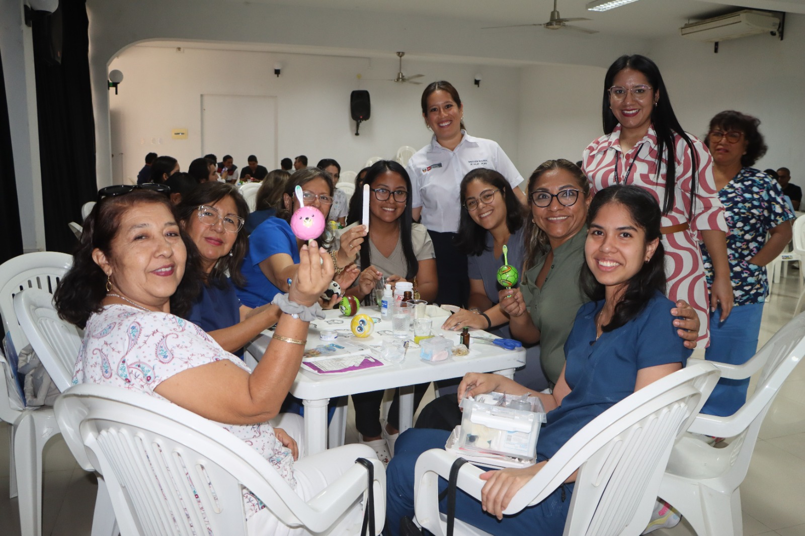 El taller tuvo como objetivo capacitar a cerca de 70 cirujanos dentistas de los establecimientos de salud del primer nivel de atención, así como de hospitales de la región, en la aplicación de la Directiva Sanitaria N.°154-MINSA, para una atención odontológica más inclusiva y accesible en la región.