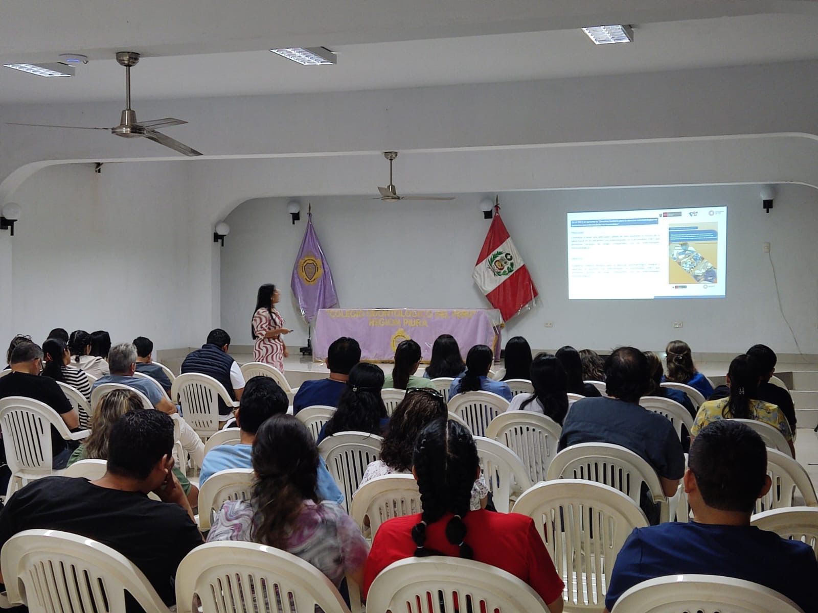 El taller tuvo como objetivo capacitar a cerca de 70 cirujanos dentistas de los establecimientos de salud del primer nivel de atención, así como de hospitales de la región, en la aplicación de la Directiva Sanitaria N.°154-MINSA, para una atención odontológica más inclusiva y accesible en la región.