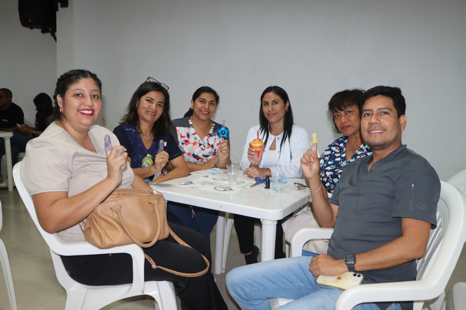 El taller tuvo como objetivo capacitar a cerca de 70 cirujanos dentistas de los establecimientos de salud del primer nivel de atención, así como de hospitales de la región, en la aplicación de la Directiva Sanitaria N.°154-MINSA, para una atención odontológica más inclusiva y accesible en la región.