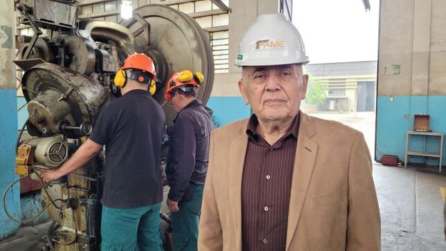 Visita del ex gerente de FAME Coronel Mario del Aguila