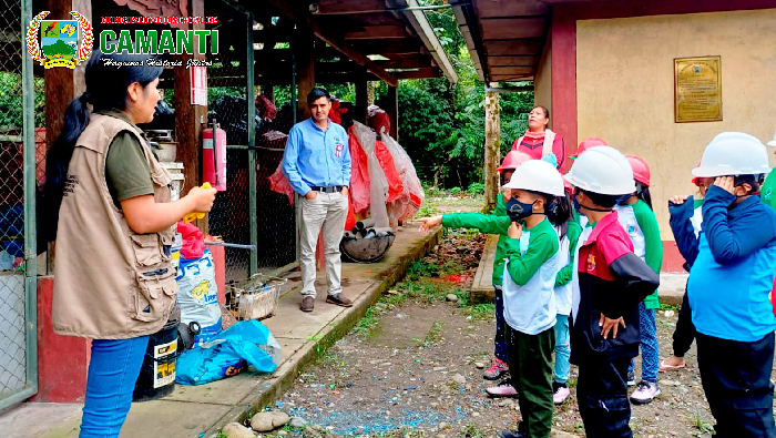 Jornada Ambiental Educativa: Estudiantes Visitan el Botadero de Palcamayo para Fomentar la Responsabilidad Ambiental