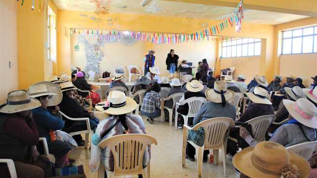 Capacitación a comuneros de Santa Rosa. 
