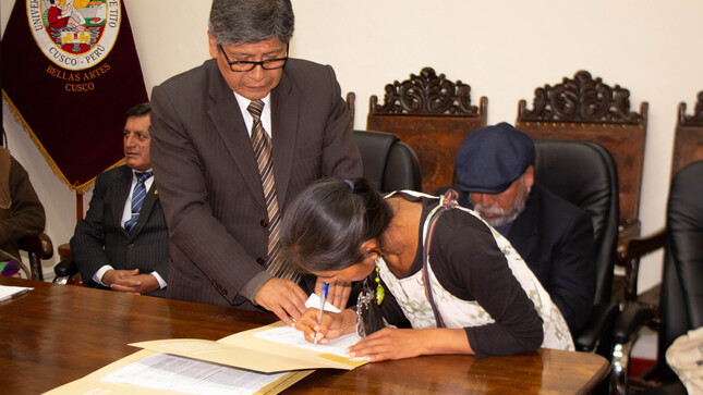 momento de la firma entre los representantes de ambas entidades. 